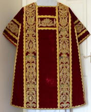 Red Antique Roman High Mass Set of Vestments 8682